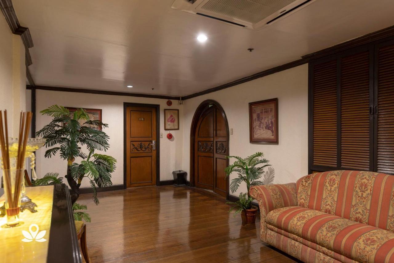 Zen Rooms Camelot Hotel Qc Cidade Quezon Exterior foto