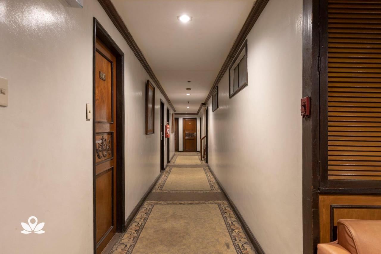 Zen Rooms Camelot Hotel Qc Cidade Quezon Exterior foto